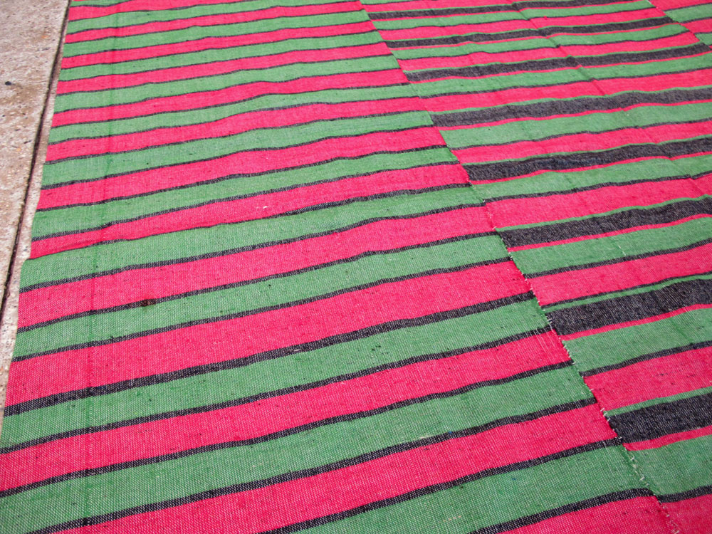 Vintage Turkish Flatweave Kilim Accent Rug, No.27266 - Galerie Shabab