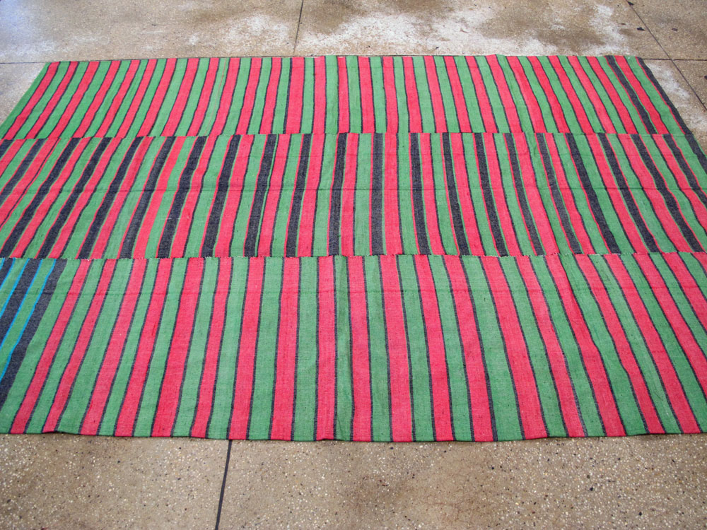 Vintage Turkish Flatweave Kilim Accent Rug, No.27266 - Galerie Shabab