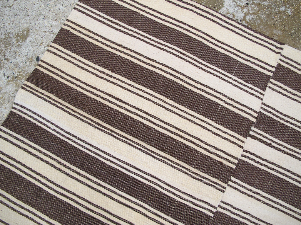 Vintage Turkish Kilim Flatweave Accent Rug, No.27271 - Galerie Shabab