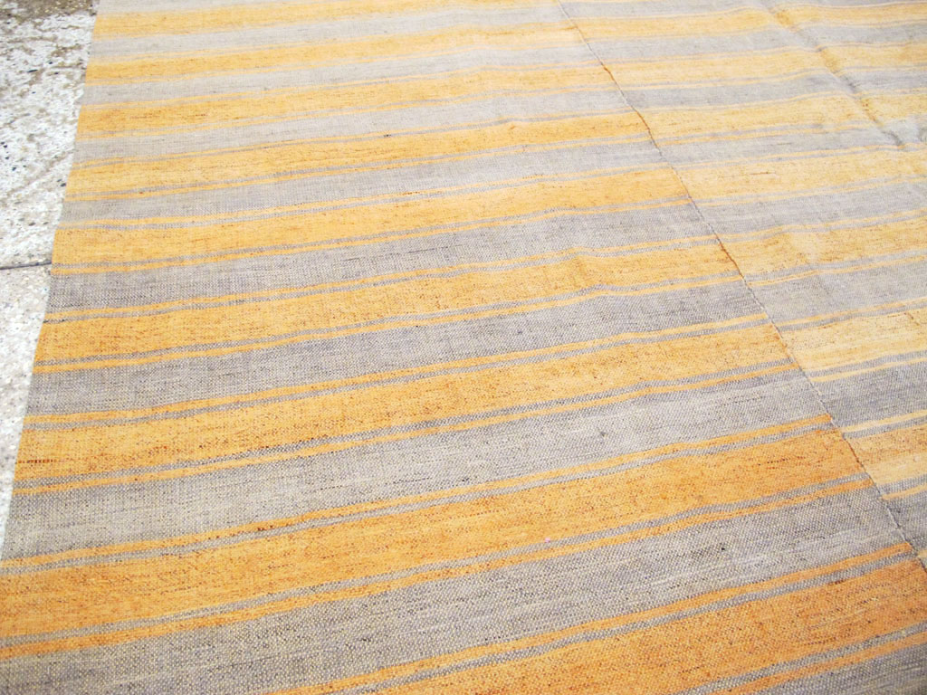 Vintage Turkish Flatweave Kilim Accent Rug, No.27275 - Galerie Shabab