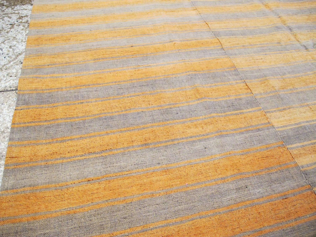 Vintage Turkish Flatweave Kilim Accent Rug, No.27275 - Galerie Shabab