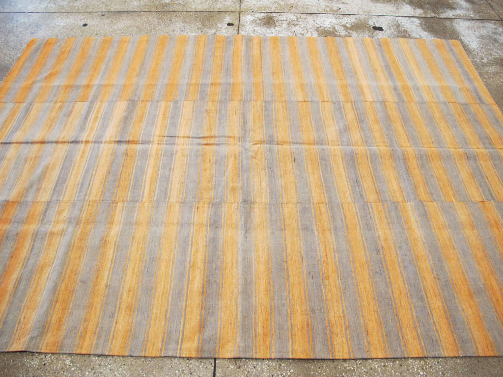 Vintage Turkish Flatweave Kilim Accent Rug, No.27275 - Galerie Shabab