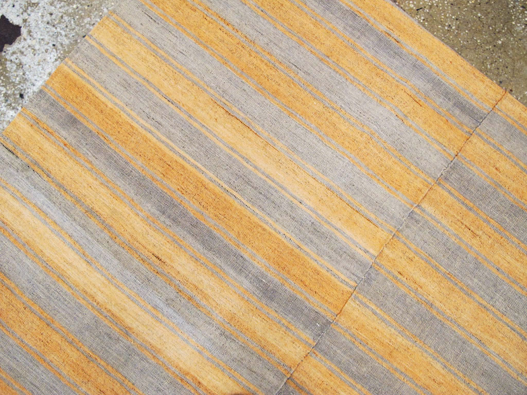 Vintage Turkish Flatweave Kilim Accent Rug, No.27275 - Galerie Shabab