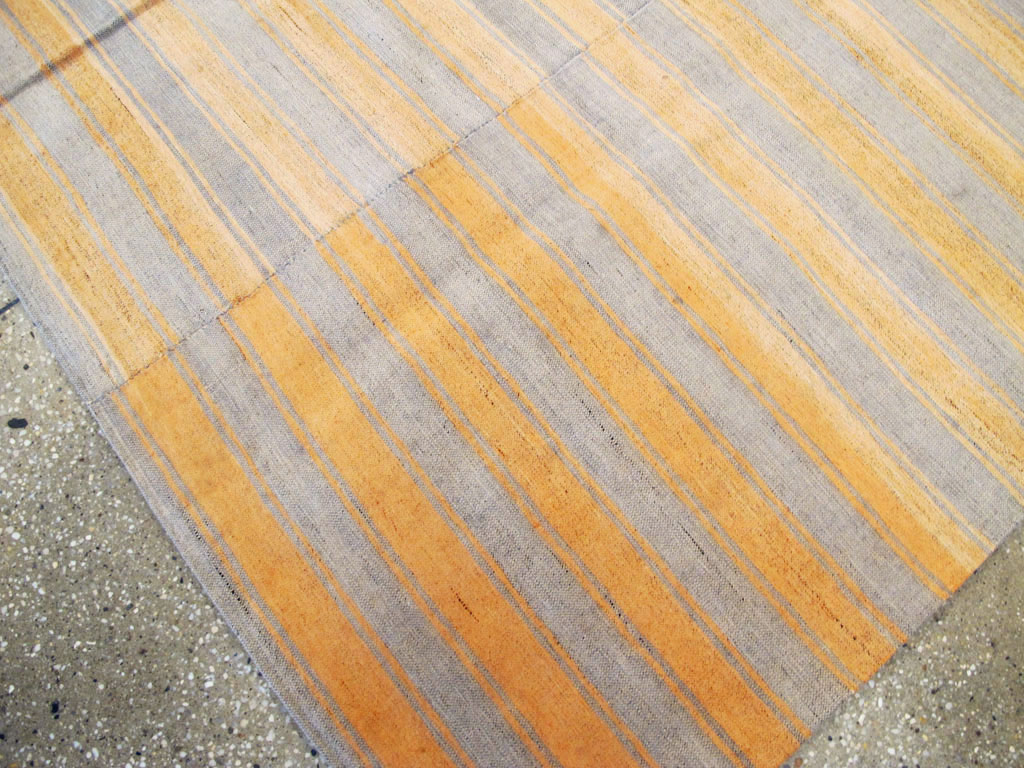 Vintage Turkish Flatweave Kilim Accent Rug, No.27275 - Galerie Shabab