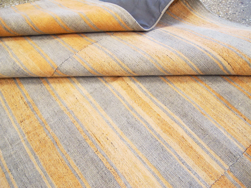 Vintage Turkish Flatweave Kilim Accent Rug, No.27275 - Galerie Shabab