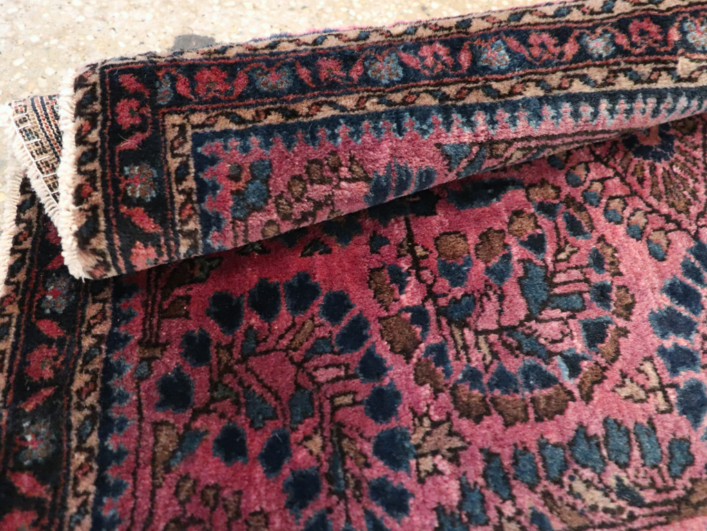 Vintage Persian Sarouk Throw Rug, No.27289 - Galerie Shabab