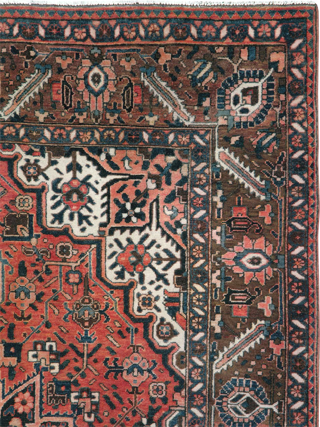 Vintage Persian Bakhtiari Accent Rug, No.27302 - Galerie Shabab