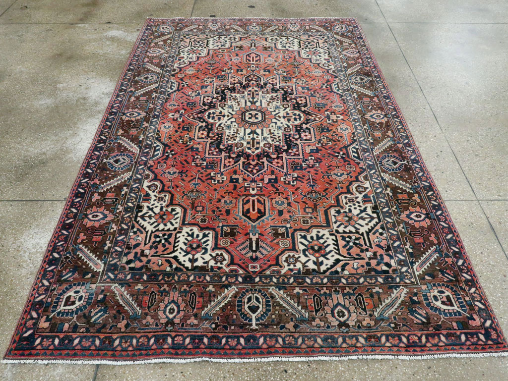 Vintage Persian Bakhtiari Accent Rug, No.27302 - Galerie Shabab