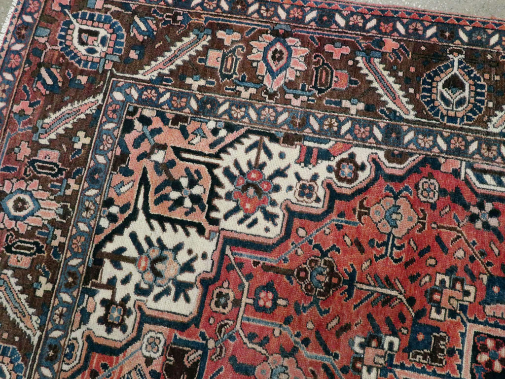 Vintage Persian Bakhtiari Accent Rug, No.27302 - Galerie Shabab
