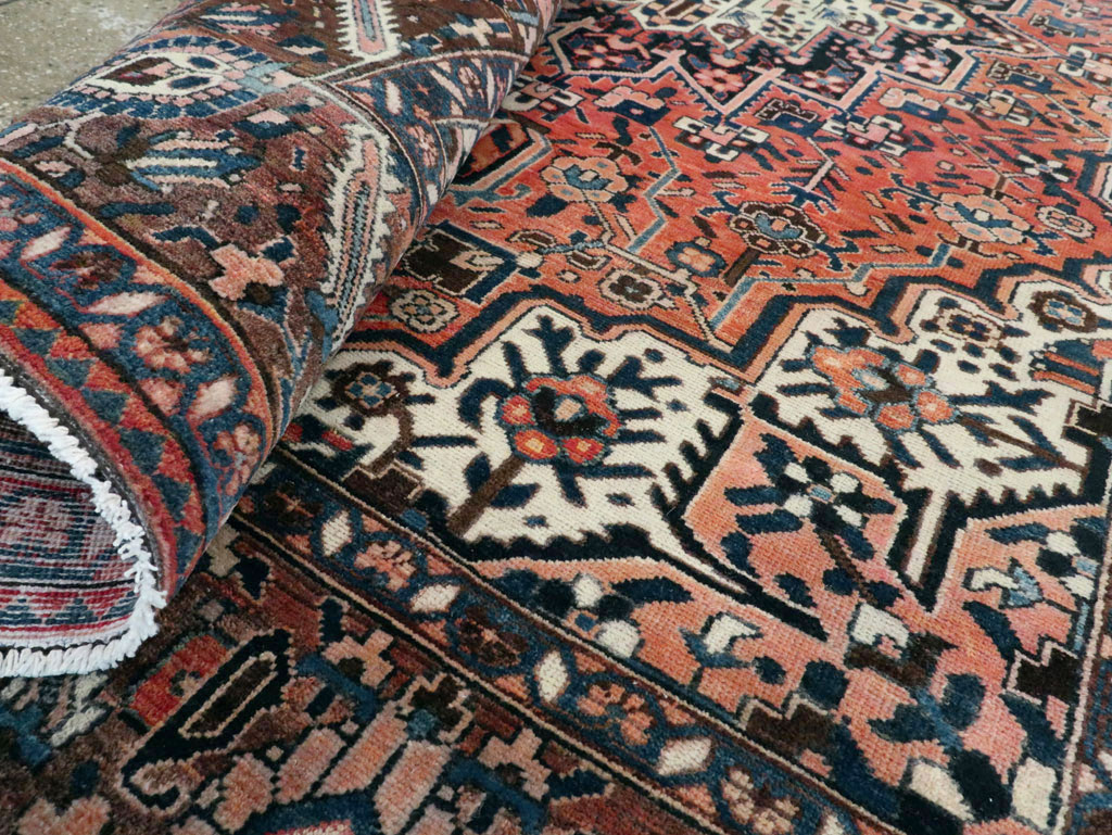 Vintage Persian Bakhtiari Accent Rug, No.27302 - Galerie Shabab
