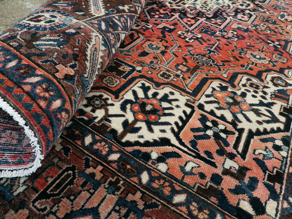 Vintage Persian Bakhtiari Accent Rug, No.27302 - Galerie Shabab