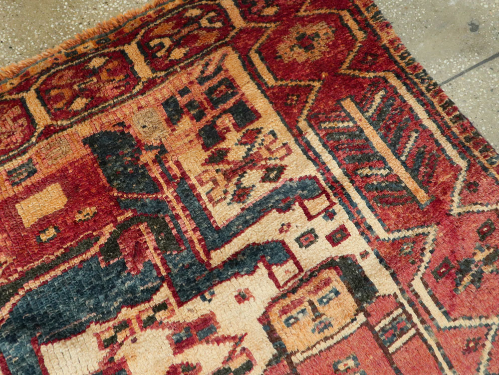 Vintage Persian Bakhtiari Pictorial Rug, No.27318 - Galerie Shabab