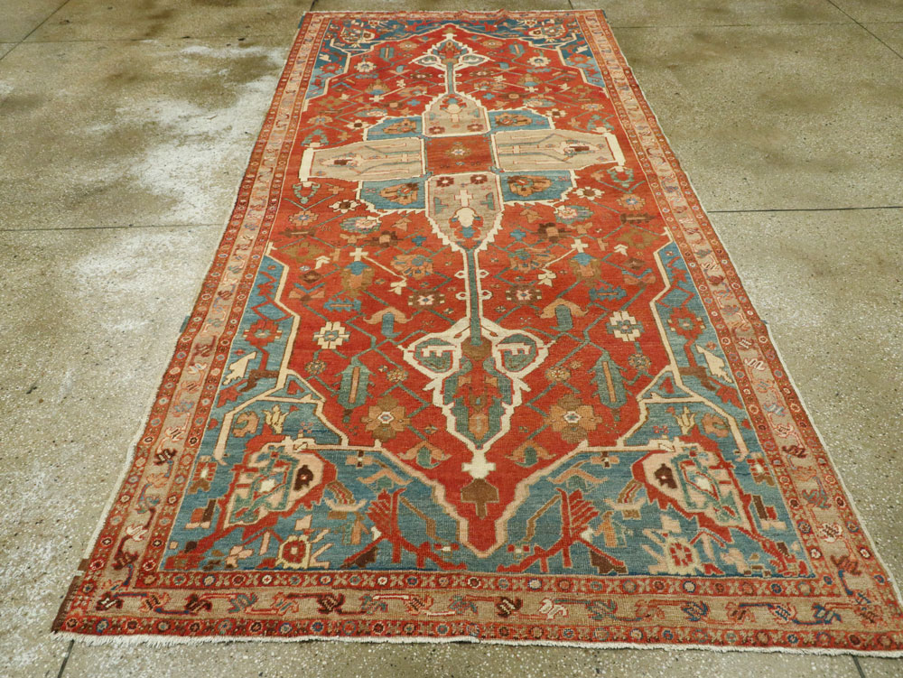 Antique Persian Serapi Gallery Carpet, No.27326 - Galerie Shabab