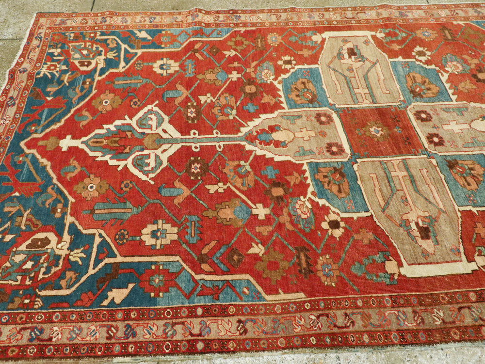 Antique Persian Serapi Gallery Carpet, No.27326 - Galerie Shabab