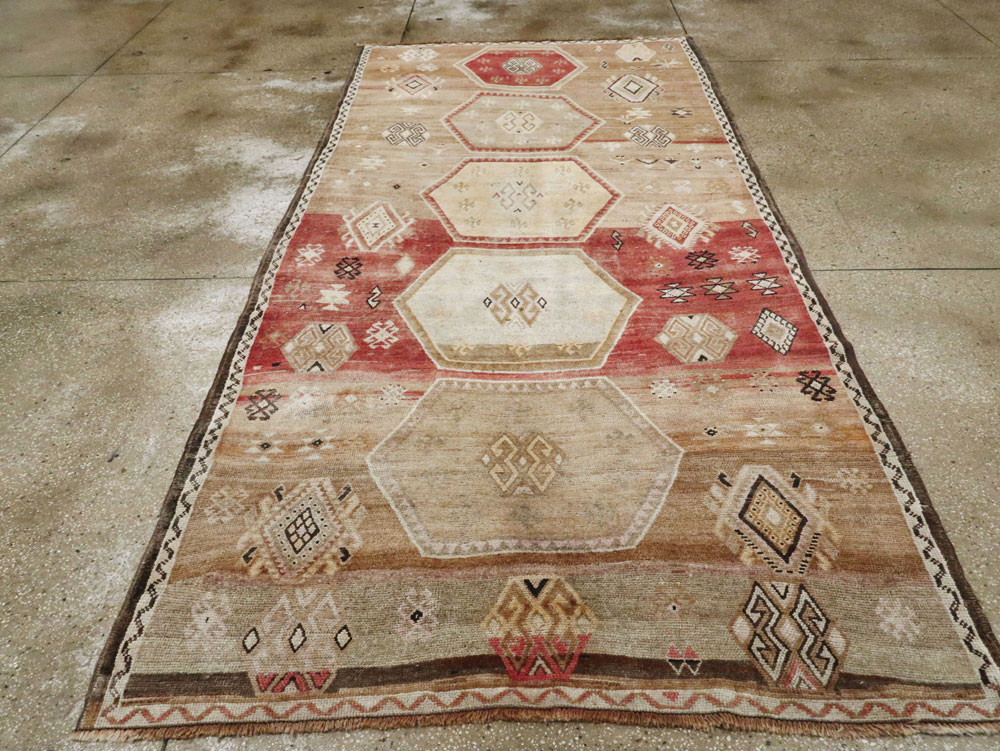 Vintage Turkish Anatolian Rug, No.27340 - Galerie Shabab