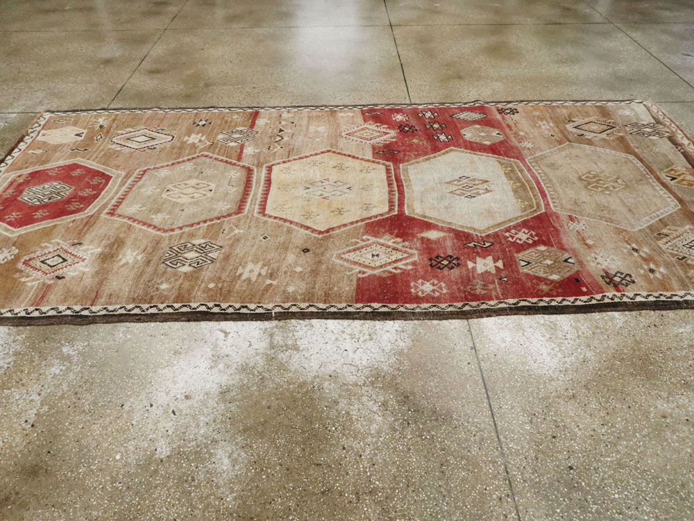Vintage Turkish Anatolian Rug, No.27340 - Galerie Shabab