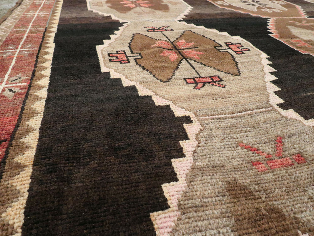 Vintage Turkish Anatolian Carpet, No.27341 - Galerie Shabab