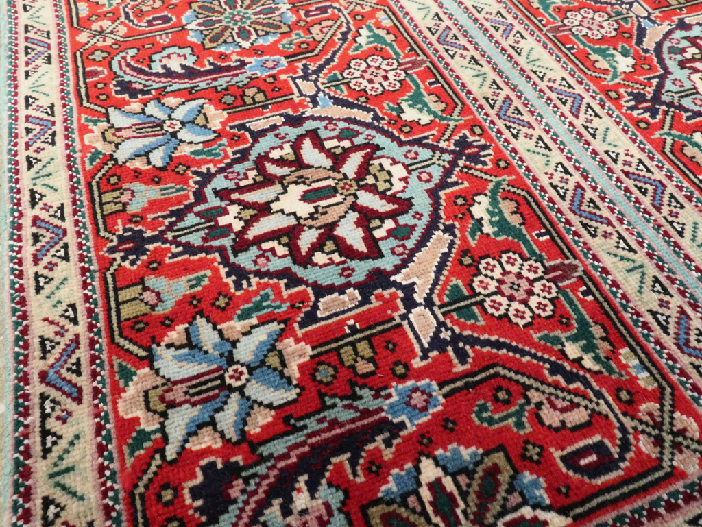 Vintage Persian Tabriz Throw Rug, No.27345 - Galerie Shabab