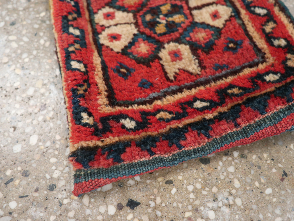 Vintage Persian Shiraz Rug, No.27349 - Galerie Shabab