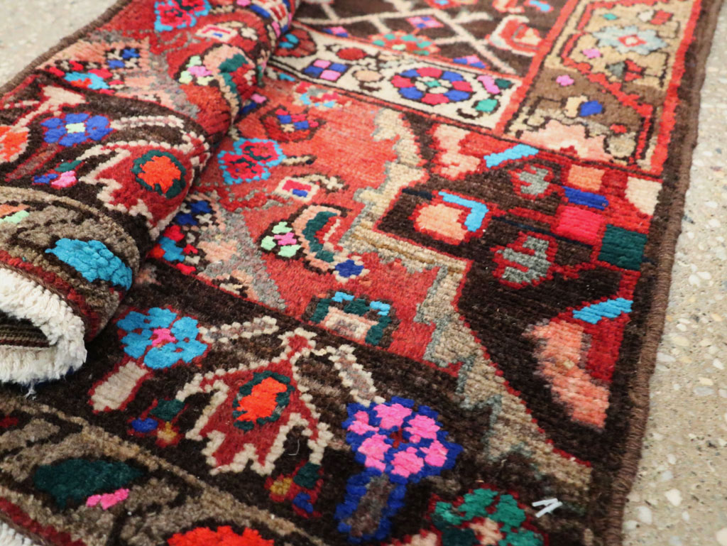 Vintage Persian Wagireh Hamdan Rug, No.27364 - Galerie Shabab
