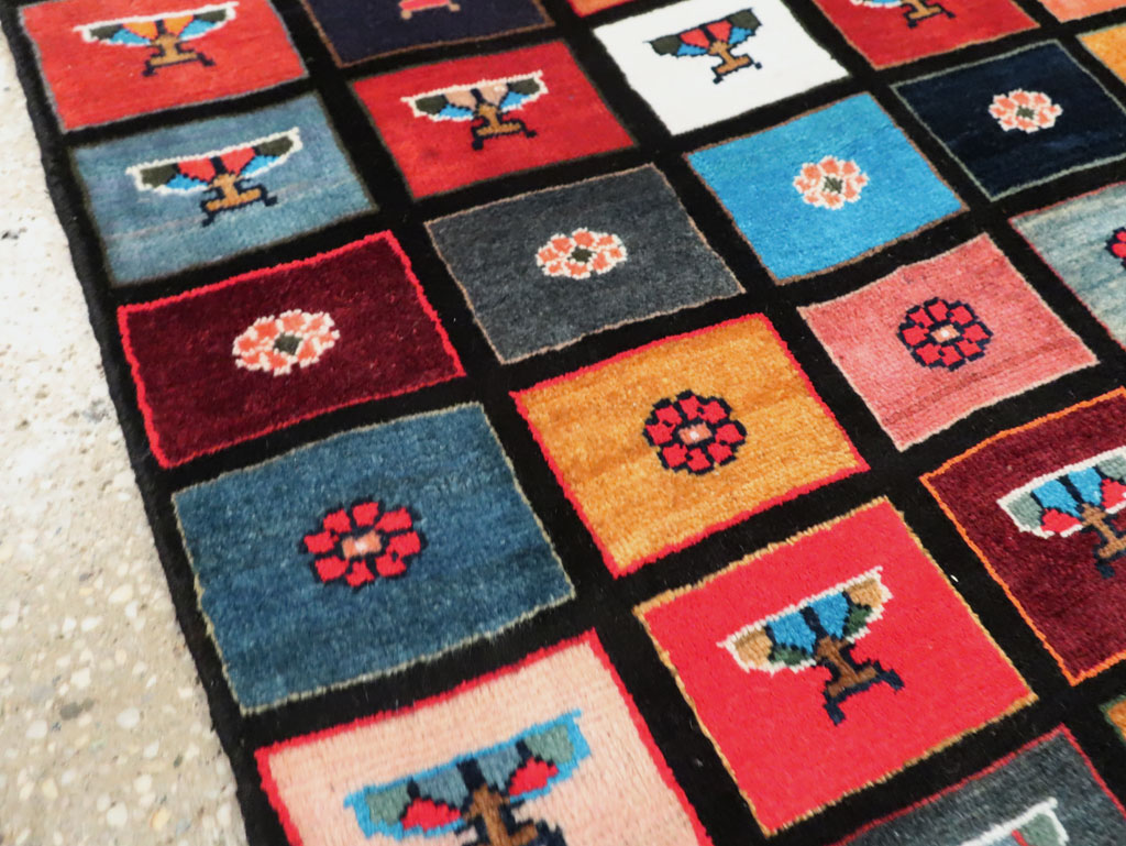 Vintage Persian Mahal Throw Rug, No.27366 - Galerie Shabab