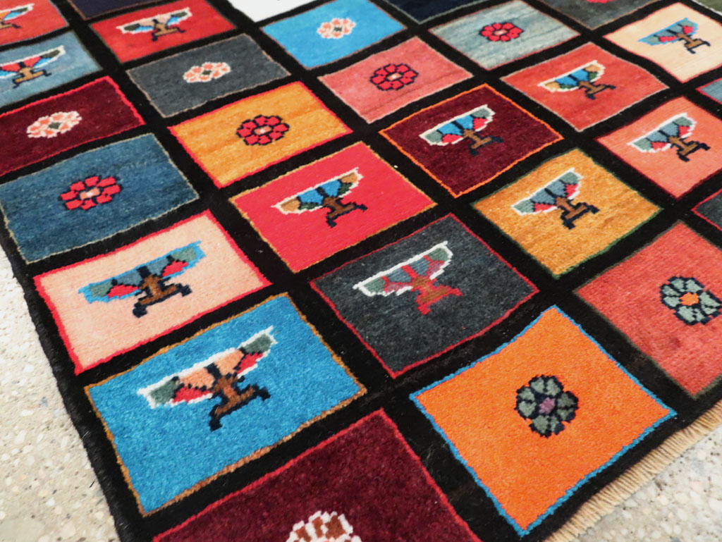 Vintage Persian Mahal Throw Rug, No.27366 - Galerie Shabab