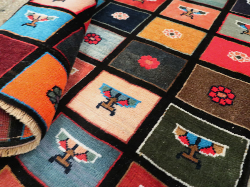 Vintage Persian Mahal Throw Rug, No.27366 - Galerie Shabab