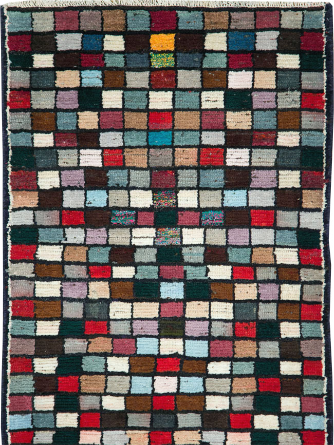 Vintage Persian Shiraz Rug, No.27395 - Galerie Shabab