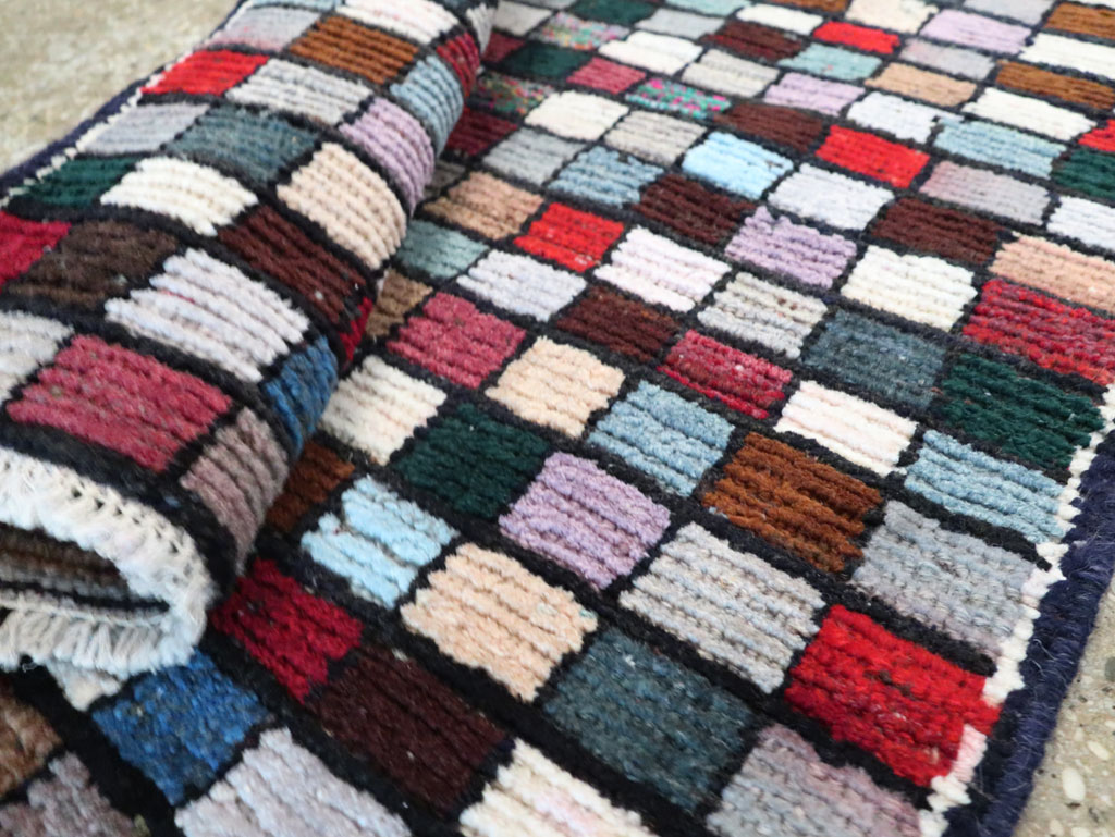 Vintage Persian Shiraz Rug, No.27395 - Galerie Shabab