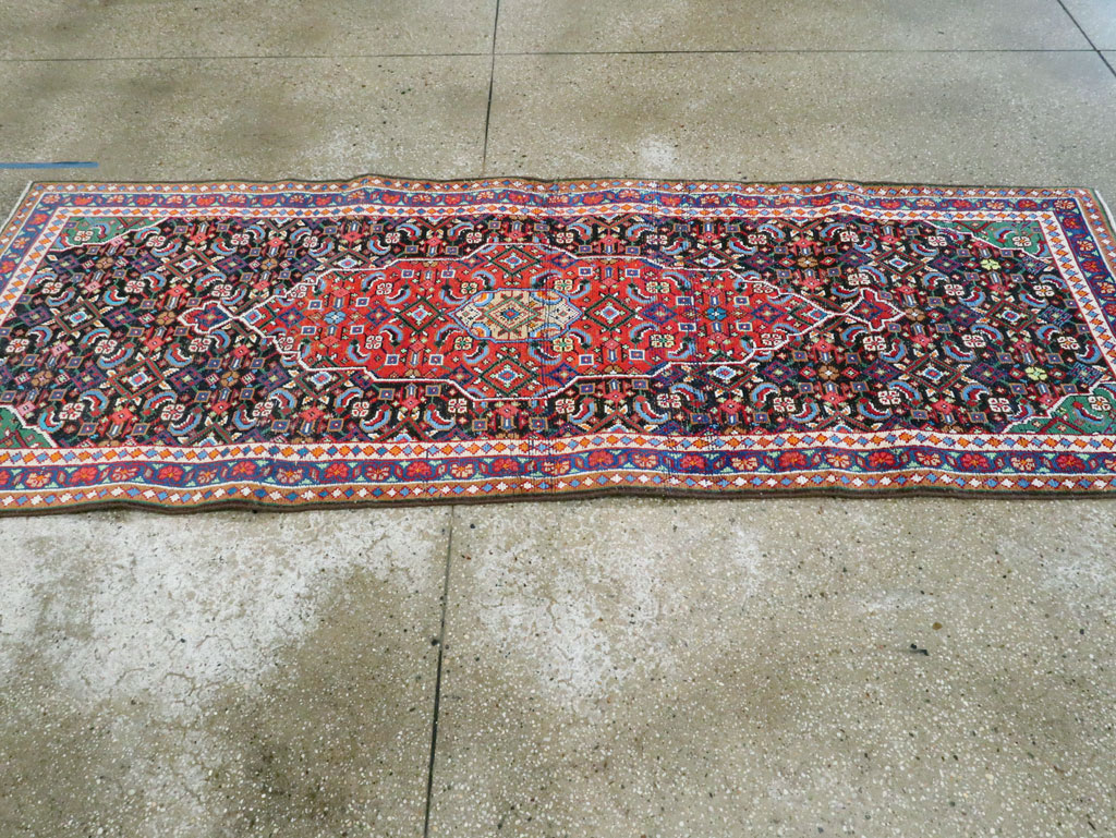 Vintage Persian Hamadan Runner, No.27397 - Galerie Shabab
