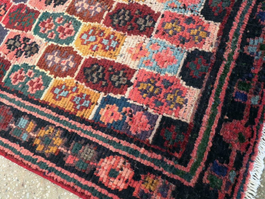 Vintage Persian Kurdish Runner, No.27457 - Galerie Shabab