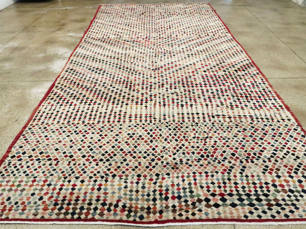 Vintage Turkish Anatolian Gallery Carpet, No.27480 - Galerie Shabab