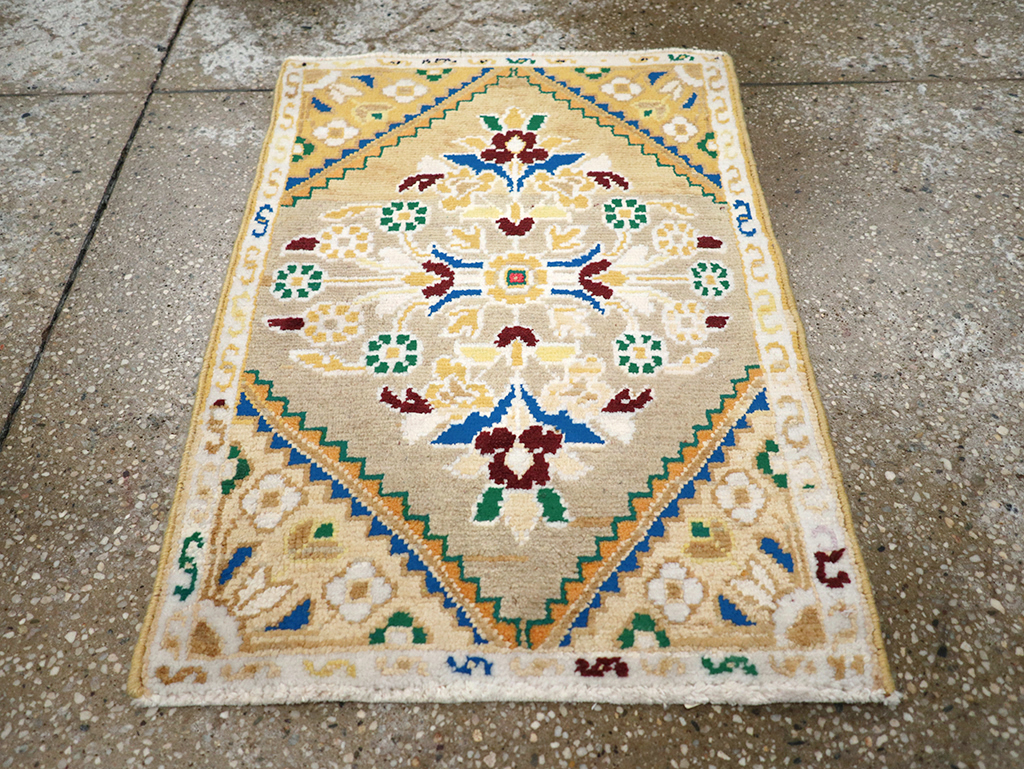 Vintage Persian Mahal Throw Rug (Pair: 1 of 2), No.27507 - Galerie Shabab
