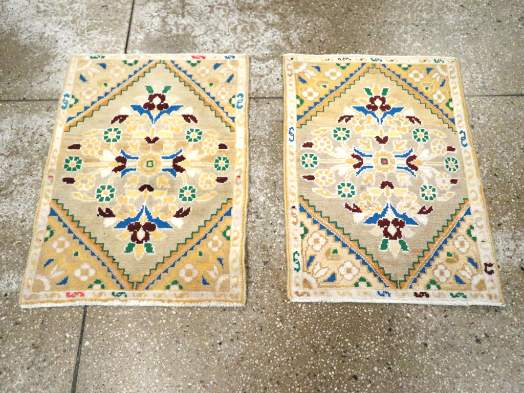 Vintage Persian Mahal Throw Rug (Pair: 1 of 2), No.27507 - Galerie Shabab