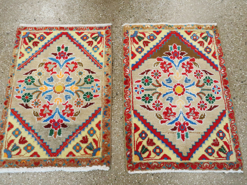 Vintage Persian Mahal Throw Rug (Pair: 2 of 2), No.27510 - Galerie Shabab