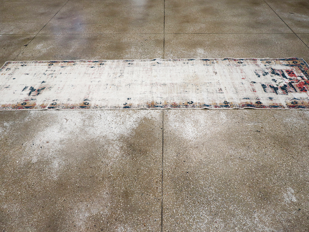 Vintage Persian Karajeh Runner, No.27518 - Galerie Shabab