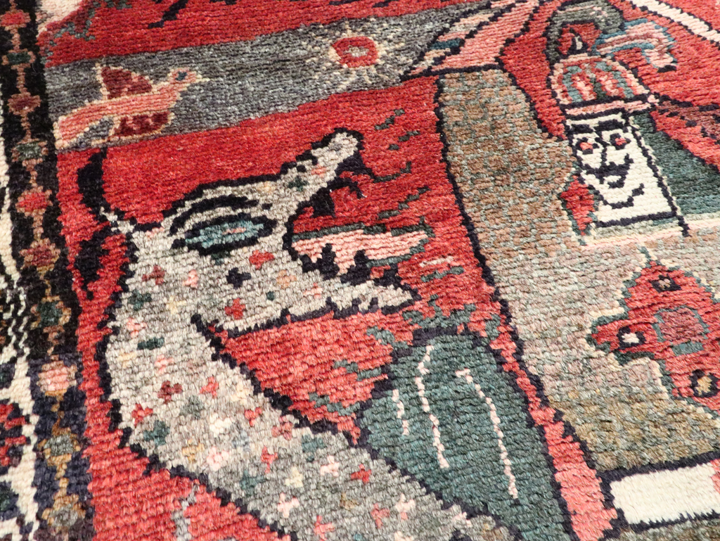 Mid-20th Century Persian Hamadan Pictorial Throw Rug, No.27524 - Galerie Shabab