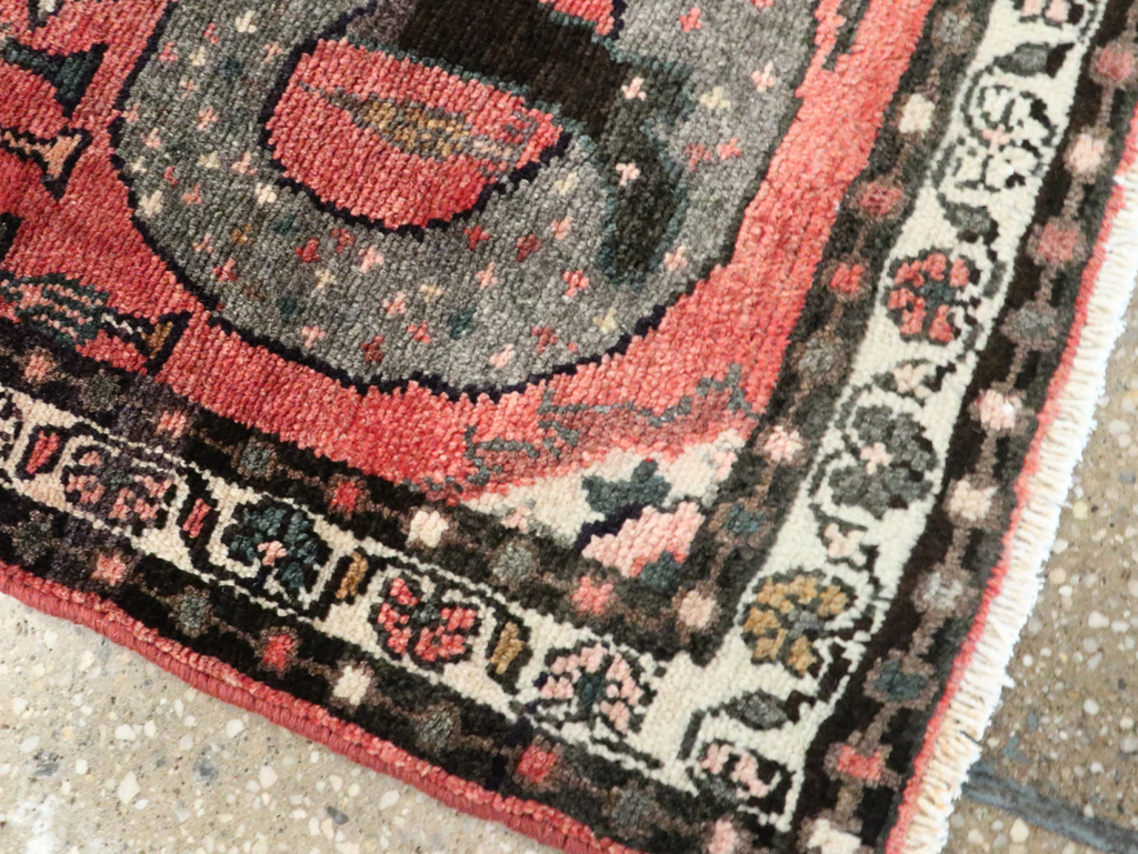 Mid-20th Century Persian Hamadan Pictorial Throw Rug, No.27524 - Galerie Shabab