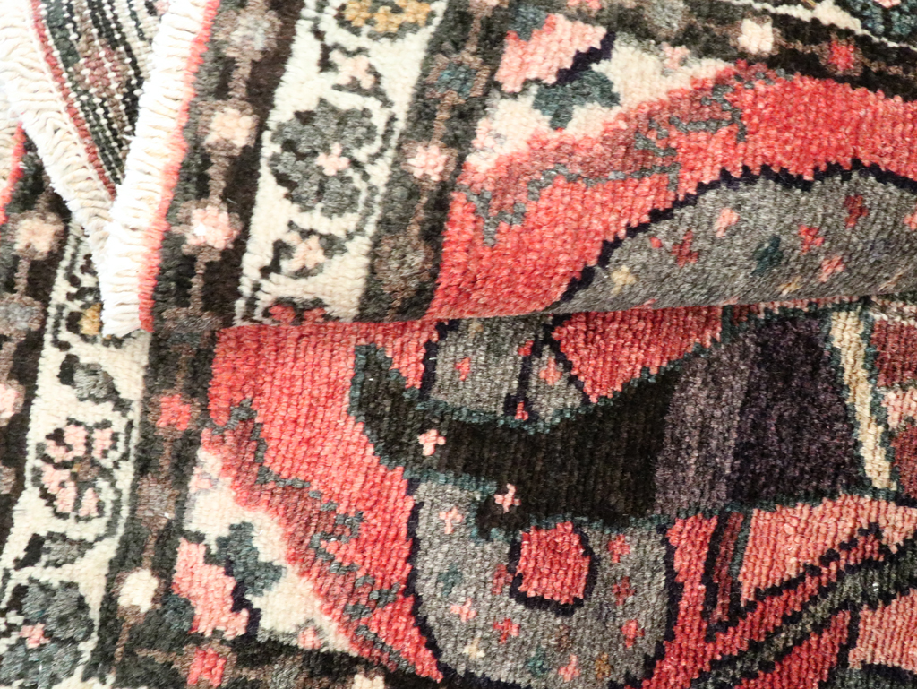 Mid-20th Century Persian Hamadan Pictorial Throw Rug, No.27524 - Galerie Shabab