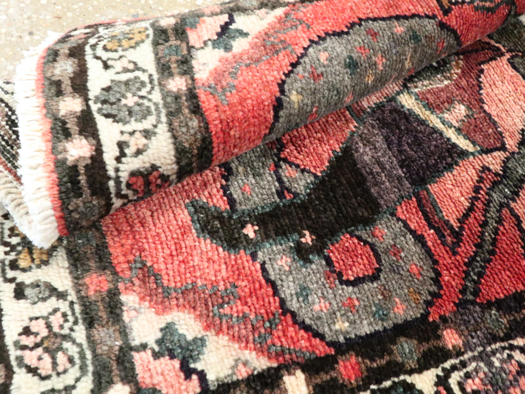 Mid-20th Century Persian Hamadan Pictorial Throw Rug, No.27524 - Galerie Shabab