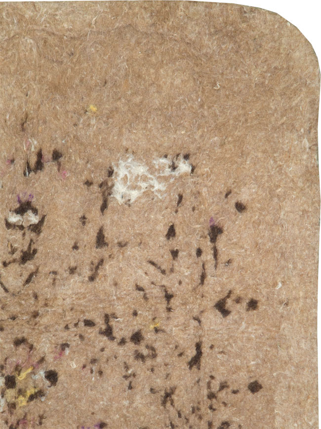 Vintage Persian Namad Felt Accent Rug, No.27545 - Galerie Shabab