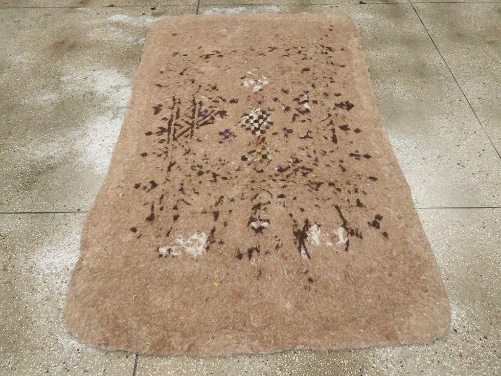 Vintage Persian Namad Felt Accent Rug, No.27545 - Galerie Shabab