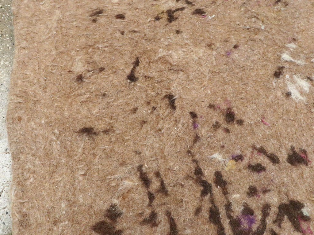 Vintage Persian Namad Felt Accent Rug, No.27545 - Galerie Shabab