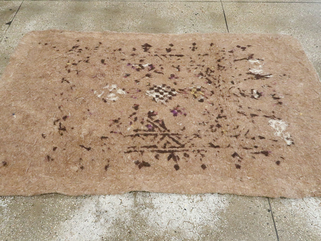 Vintage Persian Namad Felt Accent Rug, No.27545 - Galerie Shabab