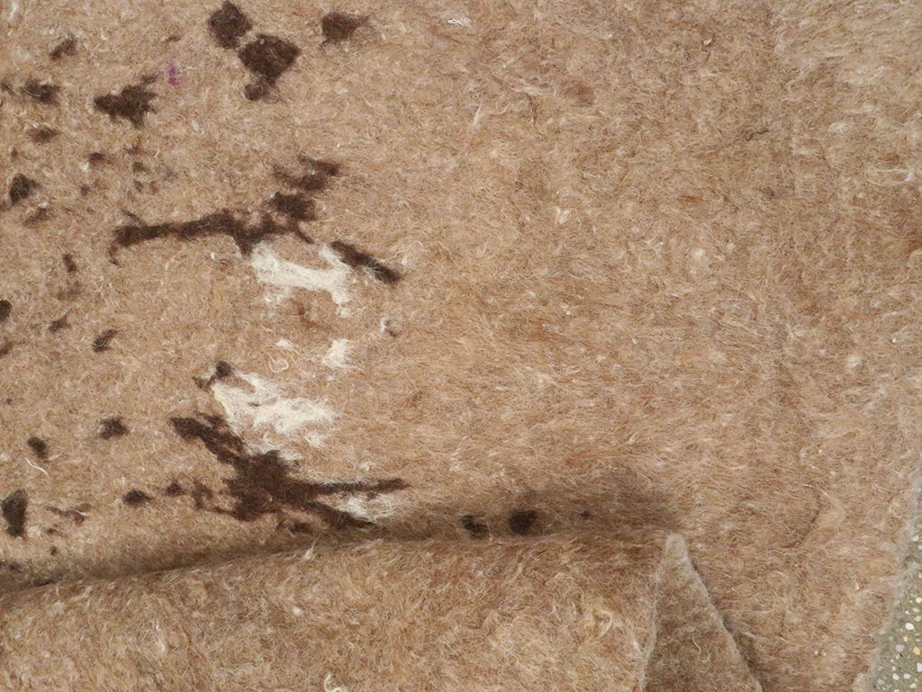 Vintage Persian Namad Felt Accent Rug, No.27545 - Galerie Shabab