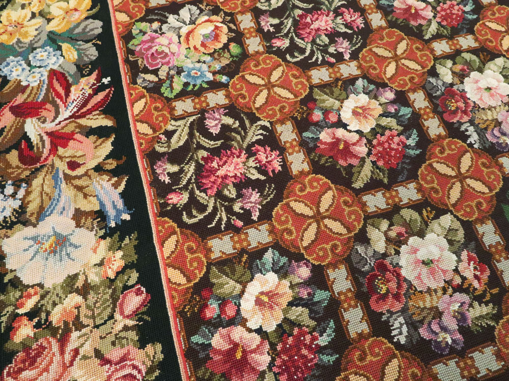 Antique English Flatweave Needlepoint Room Size Carpet, No.27565 - Galerie Shabab