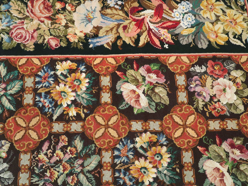 Antique English Flatweave Needlepoint Room Size Carpet, No.27565 - Galerie Shabab