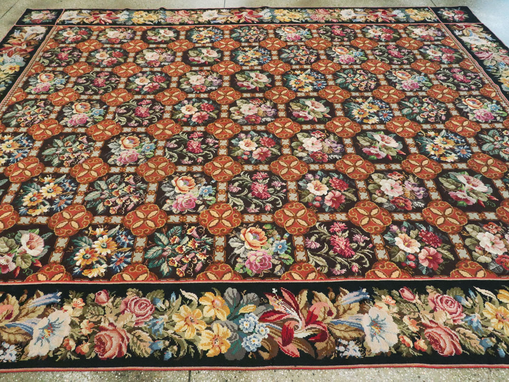Antique English Flatweave Needlepoint Room Size Carpet, No.27565 - Galerie Shabab