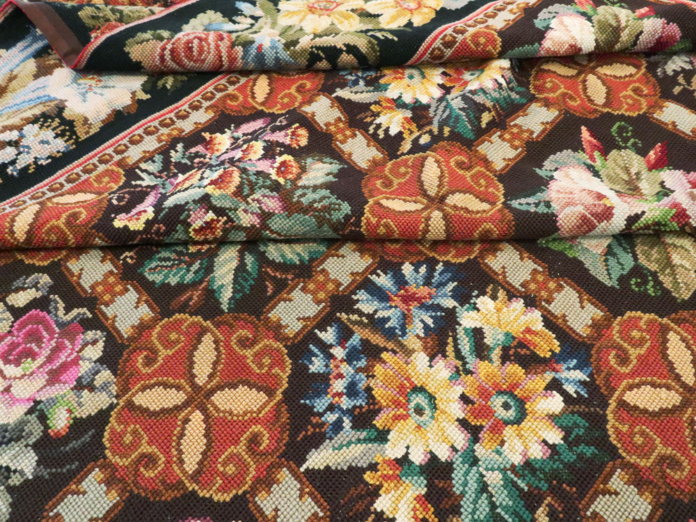 Antique English Flatweave Needlepoint Room Size Carpet, No.27565 - Galerie Shabab