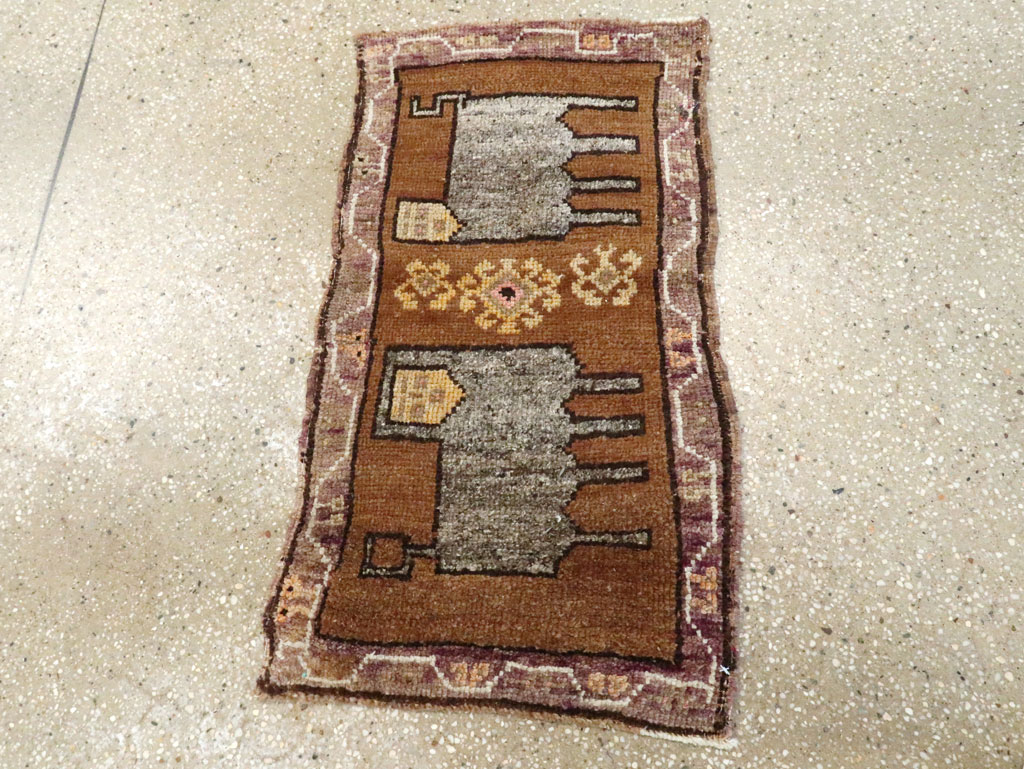 Vintage Anatolian Pictorial Rug, No.27625 - Galerie Shabab